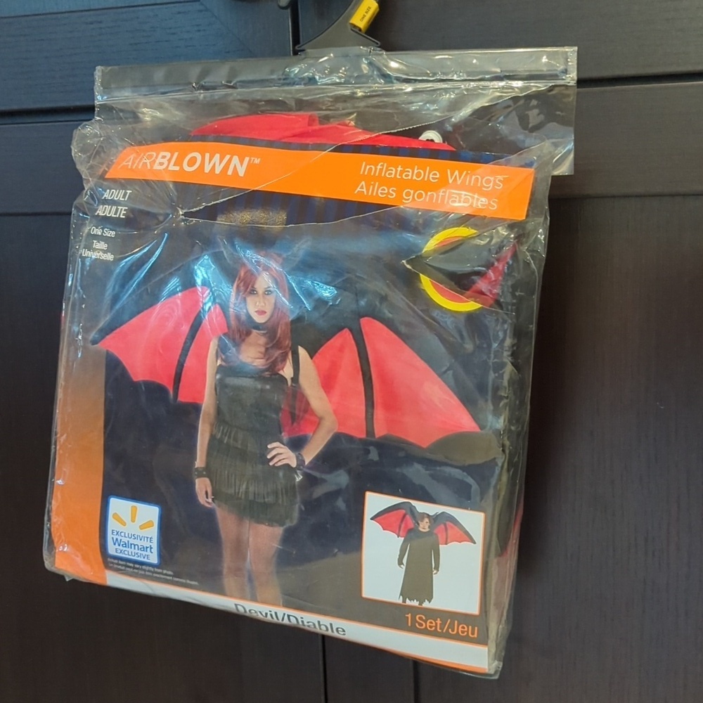 Adult Inflatable Devil Wings Costume - Red and Black - One Size NWT - Picture 1 of 6